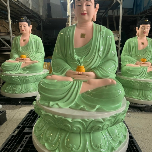 A Di Đà Đá ngồi 1,5m